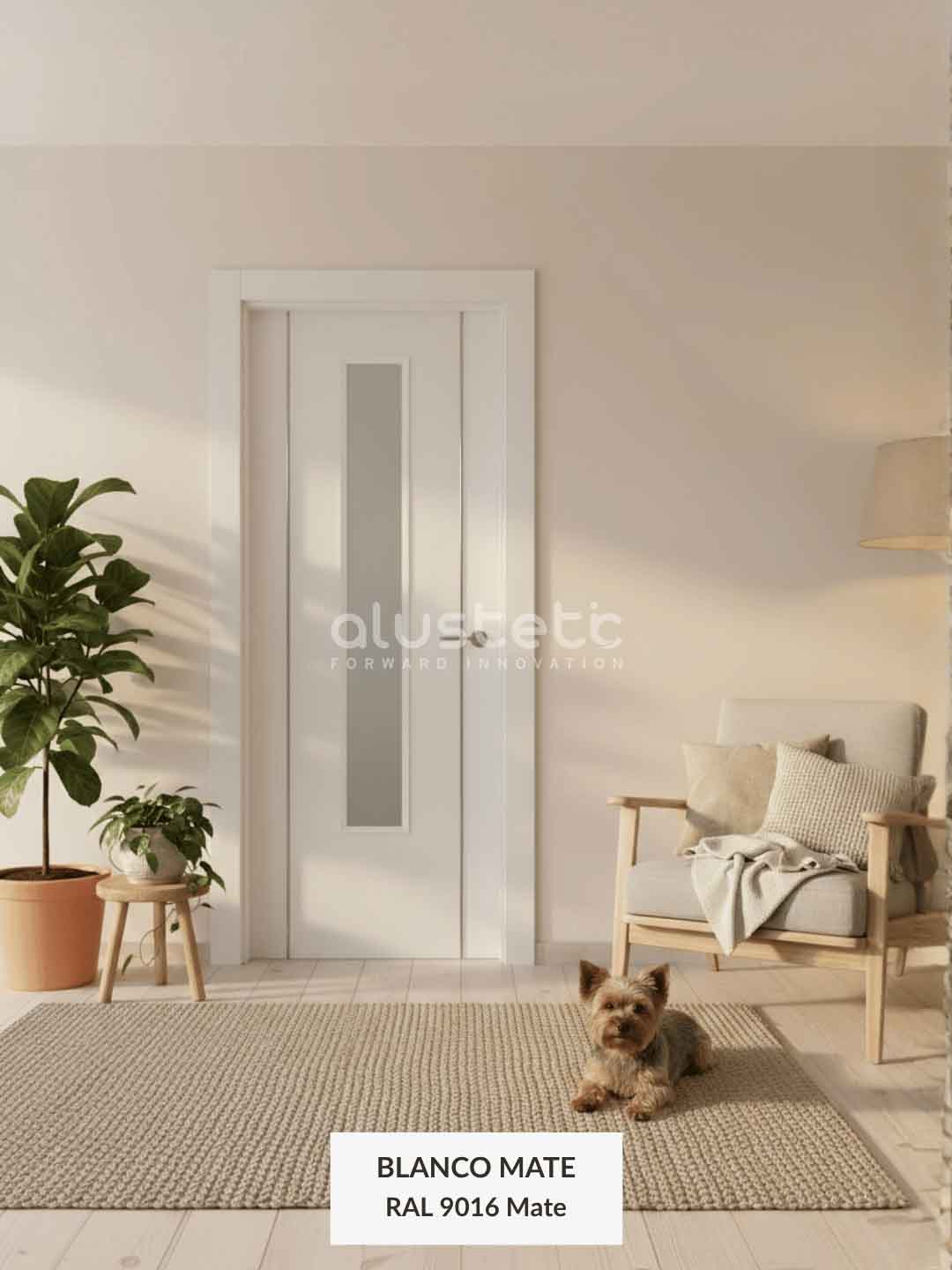 Puerta interior de aluminio modelo Granada en color blanco mate con vidrio alargado e incrustaciones decorativas, moderna y resistente para interiores actuales.