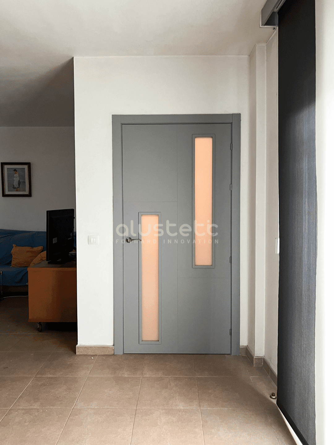 Puertas interiores de aluminio en zona de paso