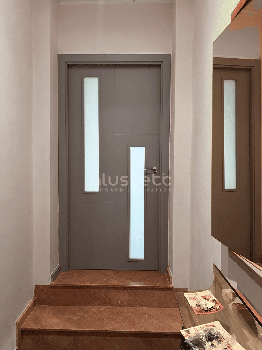Puerta de aluminio para vivienda reformada