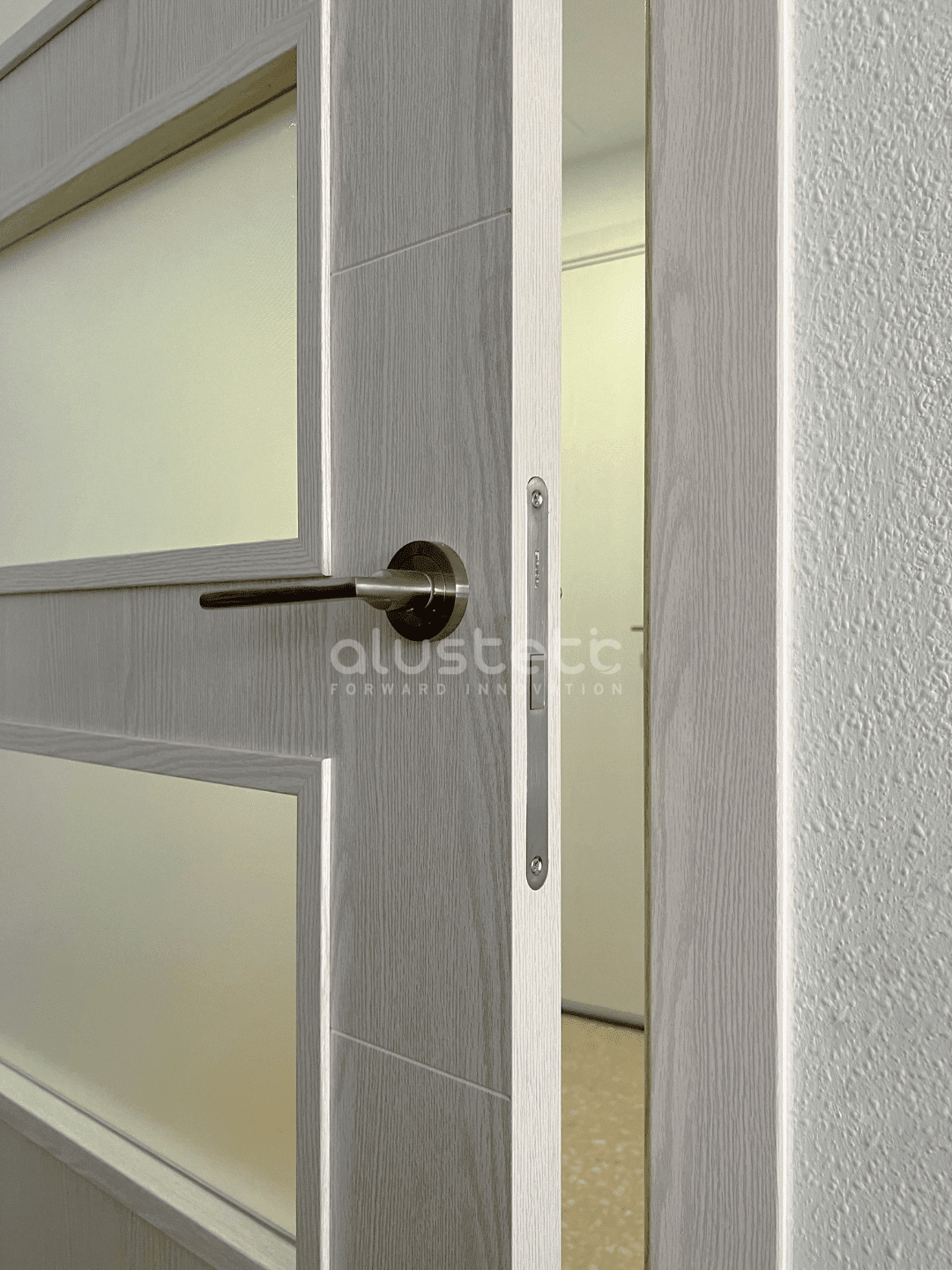 Puerta interior de aluminio decorativa