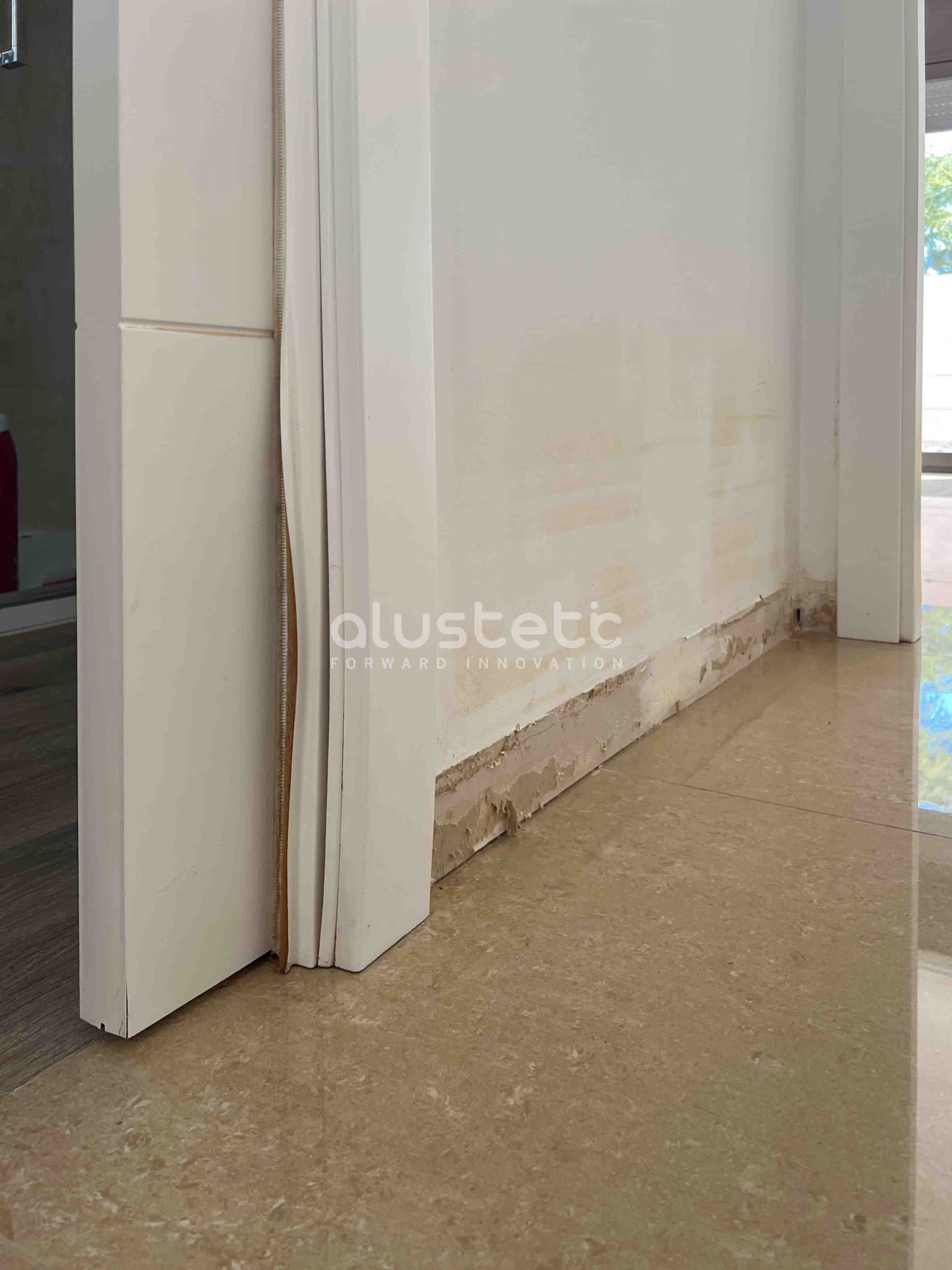 Puerta interior agua, humedad, inundaciones