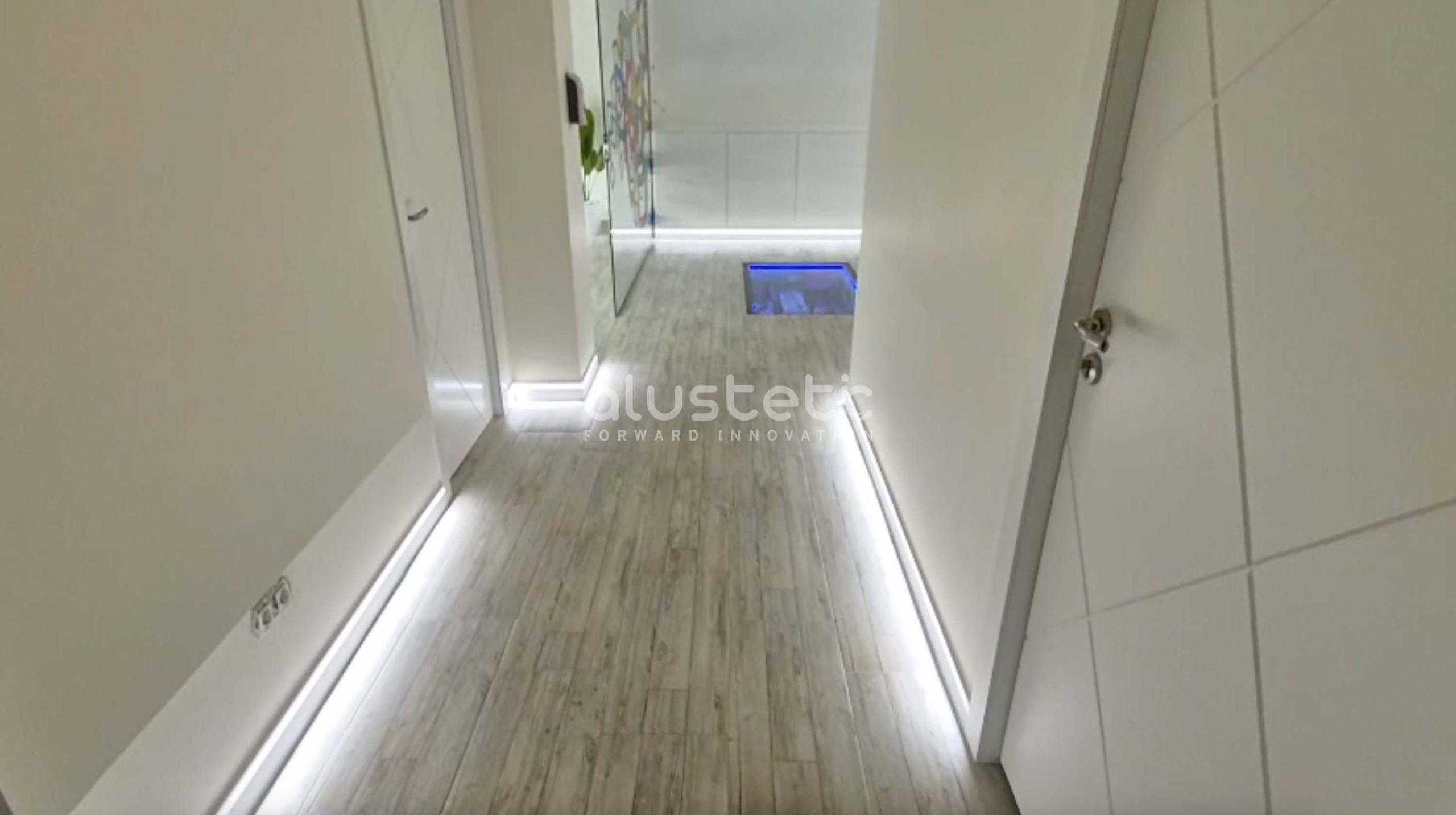 Rodapié de aluminio con luz led integrada