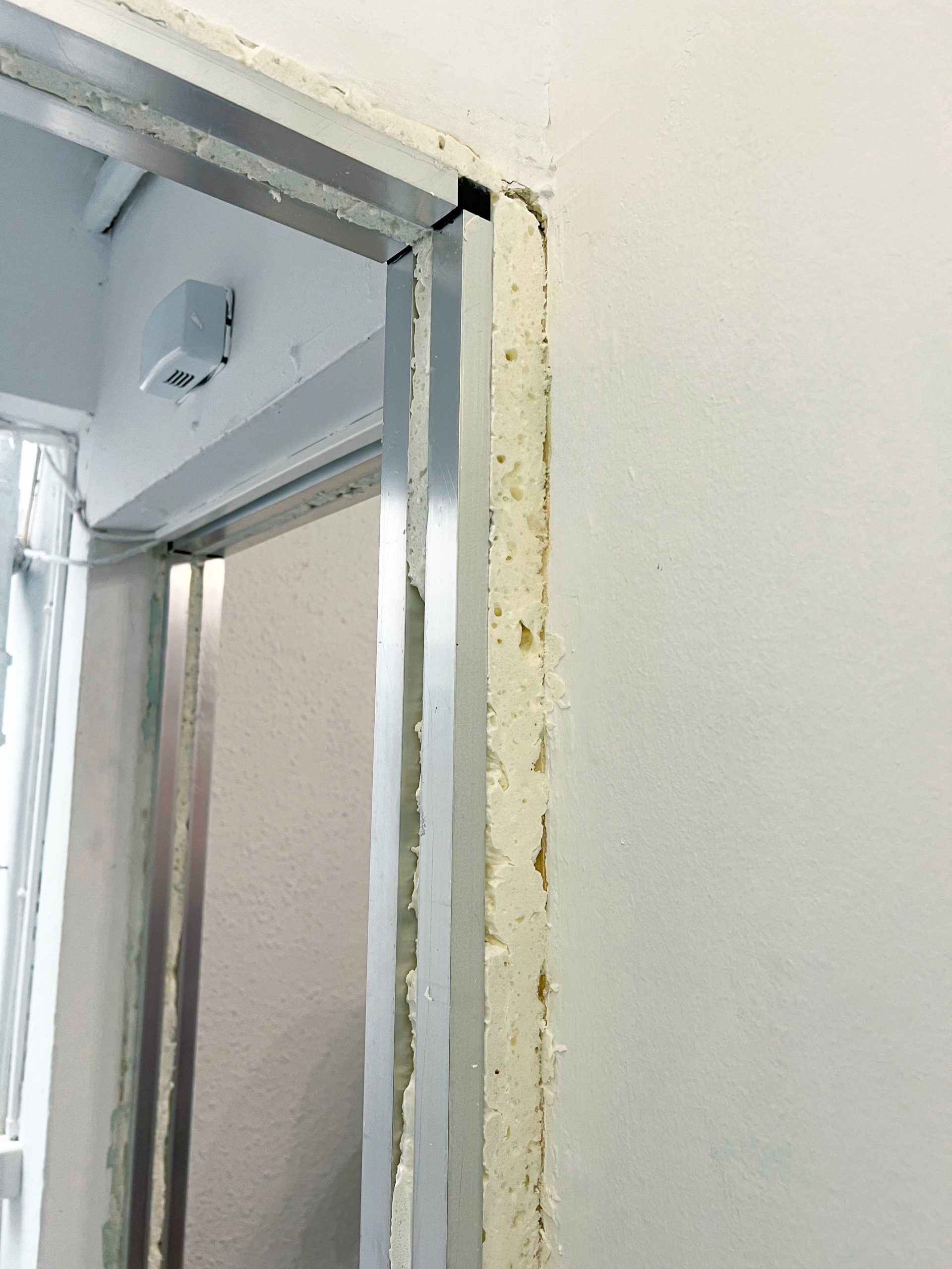 Premarco de aluminio