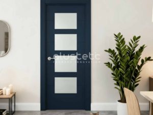 Puerta interior de aluminio modelo Girona en color azul zafiro ral 5003, fresada con 4 líneas horizontales y cuatro vidrios pequeños, con diseño moderno y elegante para interiores.