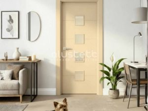 Puerta interior de aluminio modelo Córdoba, color marfil claro ral 1015, fresada con 4 líneas horizontales y cuatro vidrios pequeños, diseño moderno para hogares y oficinas.